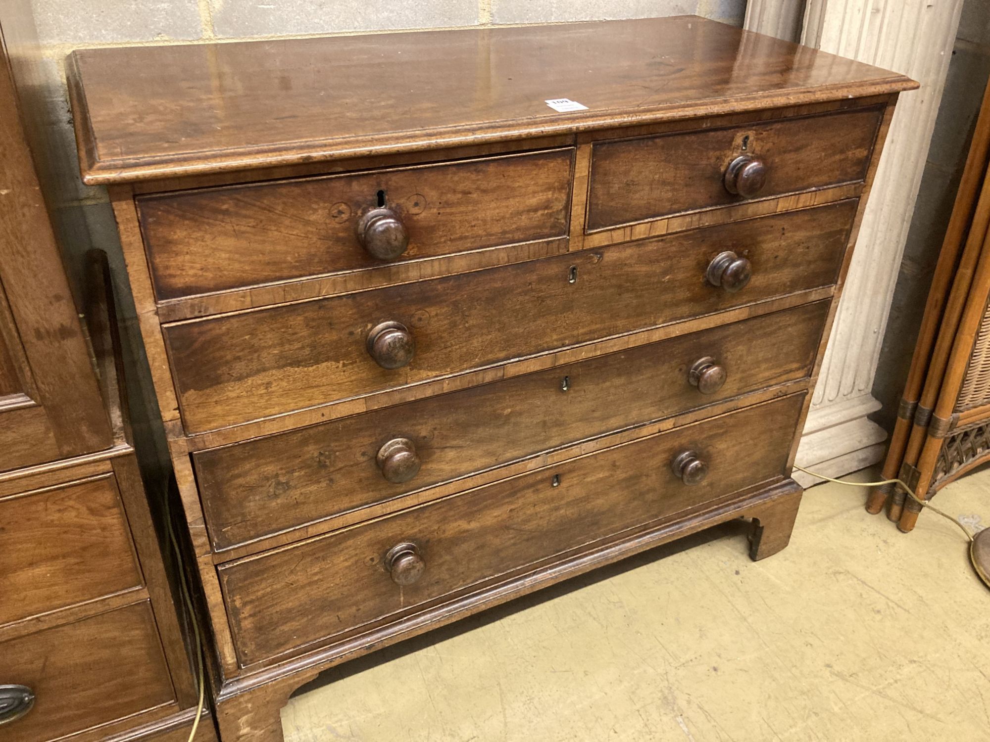 A George III mahogany chest of drawers, width 109cm, depth 51cm, height 94cm